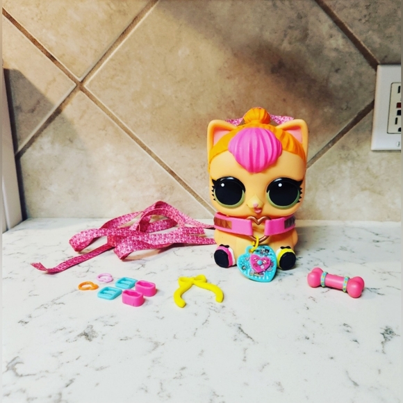 MGA LOL Surprise Biggie Pets Neon Kitty Bookbag Piggy Bank - Picture 1 of 9